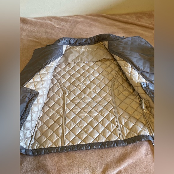 Kenneth Kole Women Gray QUILTED
ASYMMETRIC ZIPPER PUFFER
JACKET SIZE Medium - Picture 17 of 17